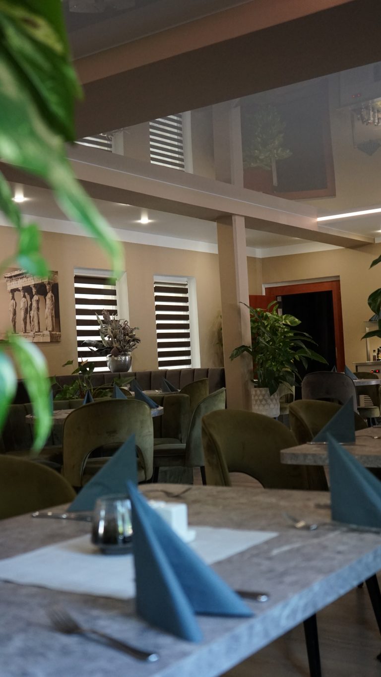 12 restaurant maeandros