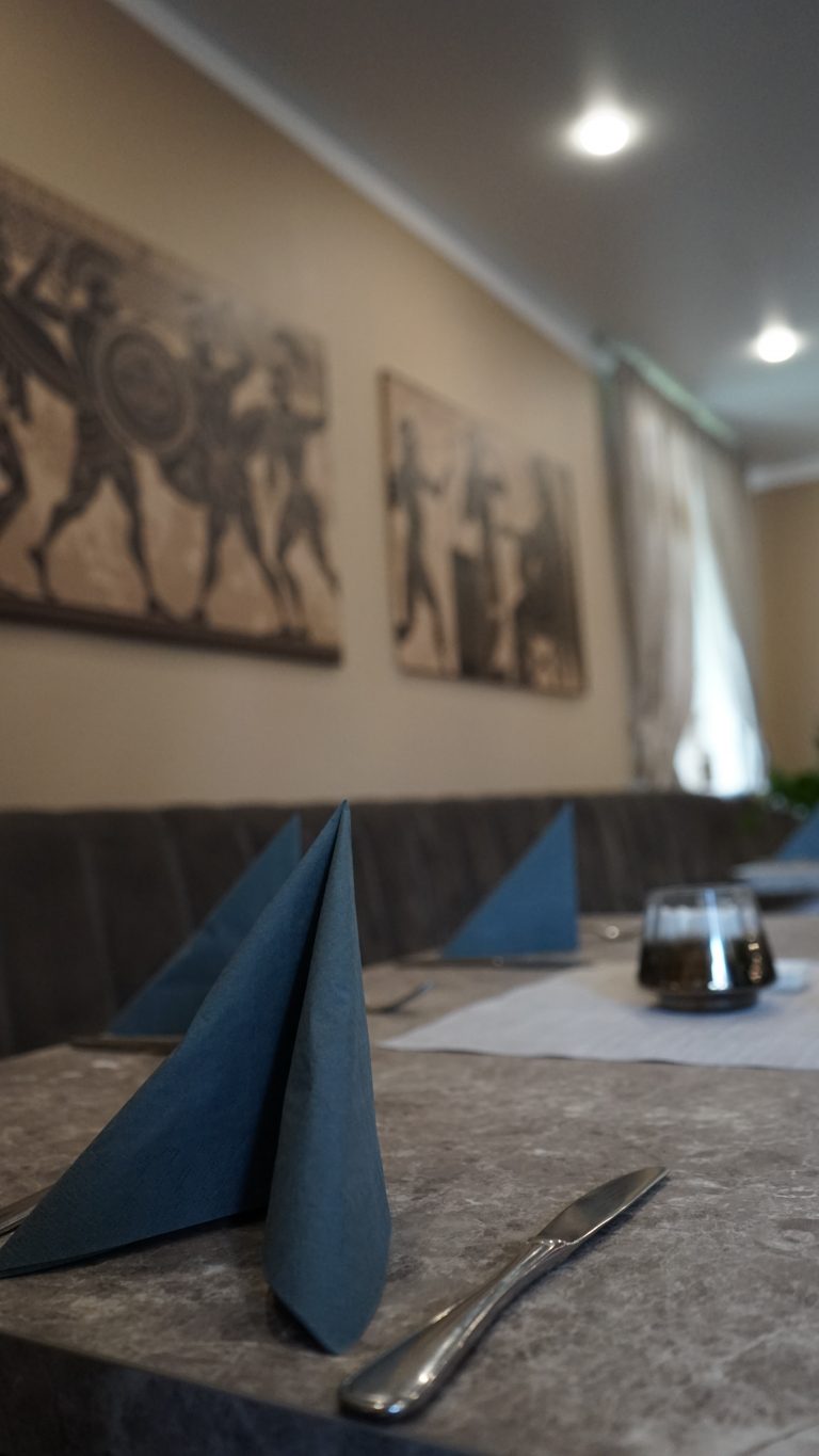 13 restaurant maeandros